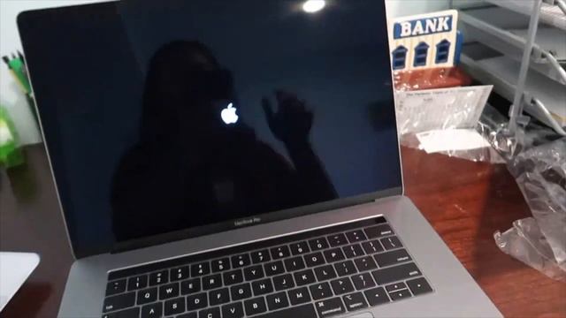 NEW MacBook Pro 15-inch UNBOXING 2019 смотреть онлайн