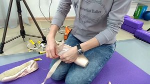 Как подготовить пуанты к занятиям или выступлениям на сцене.