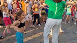 Весёлый праздник у фонтана от АН "Свои на юге"!