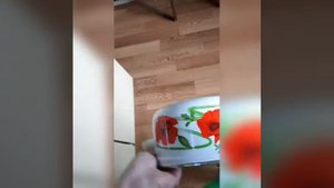 Чистим кастрюлю эмалированную.