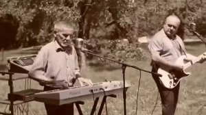 По переулкам бродит лета