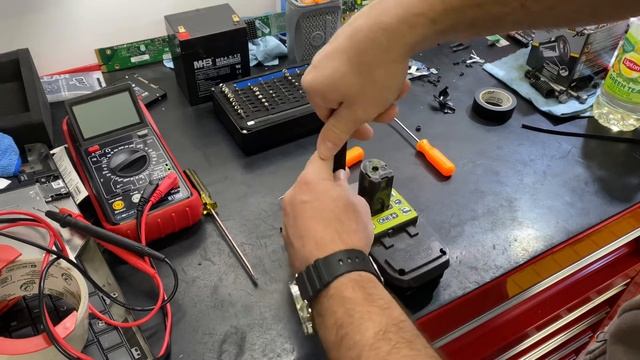 Take apart Ryobi battery - how to disassemble a Ryobi battery for repair смотреть онлайн