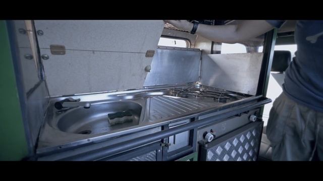 VANLIFE: Fulltimers from USA in a unique VW T4 Syncro with side slide out - DIY campervan conversio смотреть онлайн