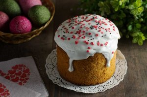 Пасхальные куличи из александрийского теста, с белковой глазурью