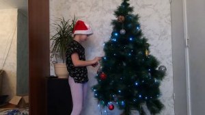 КАК ПРАВИЛЬНО НАРЯЖАТЬ  ЕЛКУ!