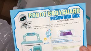 Видео обзор: Копилка-сейф ROBOT BODYGUARD с кодовым замком отпечатком пальца. Цвет: голубой