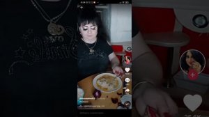 Злая баба свин жрет ТИК ТОК