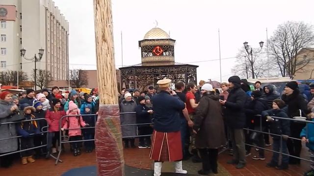 Праздник масленицы в г. Глубокое. Лазание на столб. 2020 год. смотреть онлайн