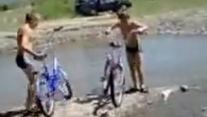 Пацаны из Усть-Калманки на каникулах на речке.)))