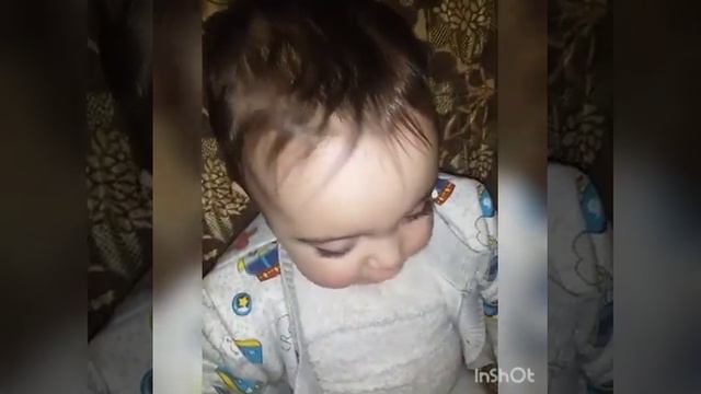 Малыш классно ест лимон смотреть онлайн