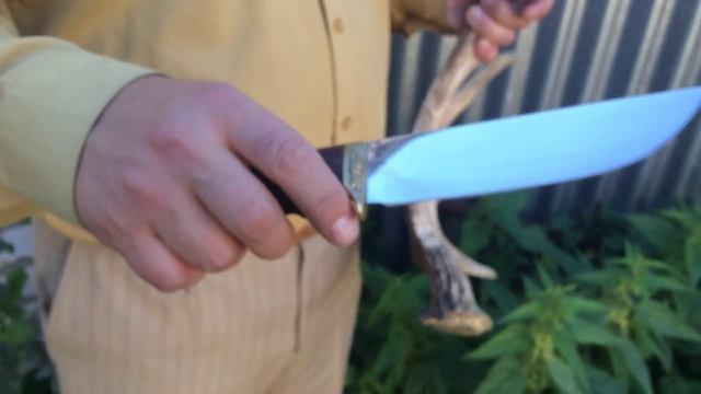 Жестокий видео тест ножа из шведской порошковой стали Elmax. смотреть онлайн
