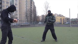 Нож против электрошокера 90000 Вольт