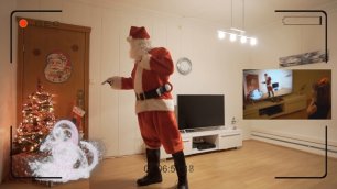 Отец заснял визит Санта-Клауса на камеру, чтобы убедить дочь в реальности персонажа