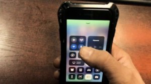 Завис iPhone 8, что делать ?