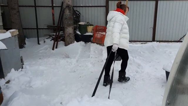 Полезный снег или как и зачем мы закидываем его в теплицы смотреть онлайн