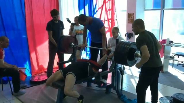 Алексей Нагорный, тренер «Магис Спорт», победил в соревнованиях по жиму лежа смотреть онлайн