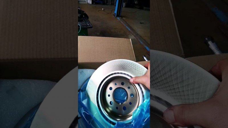 Самые красивые тормозные диски что я видел #мастерскаямерседес #maserati #brakerepair