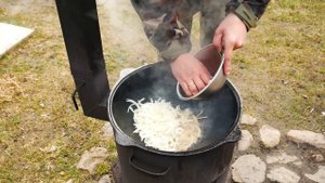 ЖАРЕНАЯ ПЕЧЕНЬ ПО-УЗБЕКСКИ В КАЗАНЕ НА КОСТРЕ