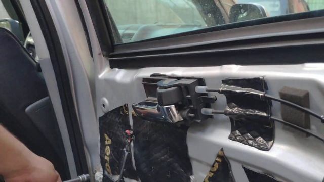 Разборка задней двери Suzuki SX4 снятие ограничителя двери. смотреть онлайн