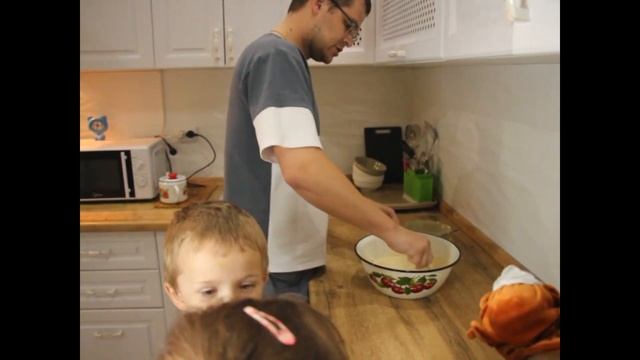 Вкусно кушать любит каждый. Рецепт блины на молоке смотреть онлайн