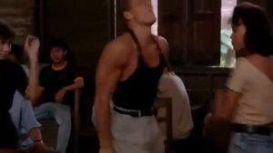 Жан-Клод Ван Дамм зажигает с китаянками в баре