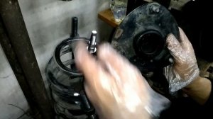 Замена переднего амортизатора Hyundai Santa Fe 2012 2.4L