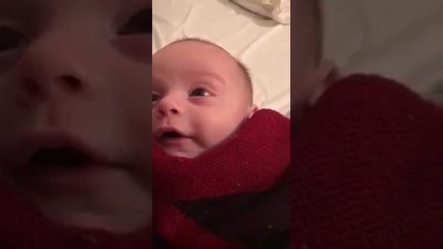 3 МЕСЯЦА МАЛЫШ ГОВОРИТ С МАМОЙ 3 month old baby talking to mom.mp4