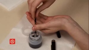 Как заправить перьевую ручку, оснащенную конвертером