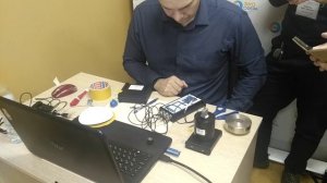 Проверка калибровки виброизмерительного тракта. Одноосевой калибратор, трёхосевой акселерометр.