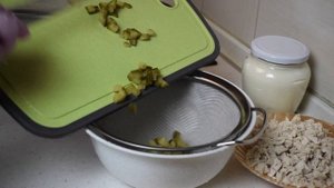 НЕРЕАЛЬНЫЙ салат / Салат с черносливом, курицей и шампиньонами