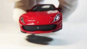 Масштабная модель автомобиля Ferrari 812 Superfast в масштабе 1:43