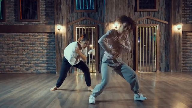 Noah Cyrus & XXXTENTACION - #Again Dance Video смотреть онлайн