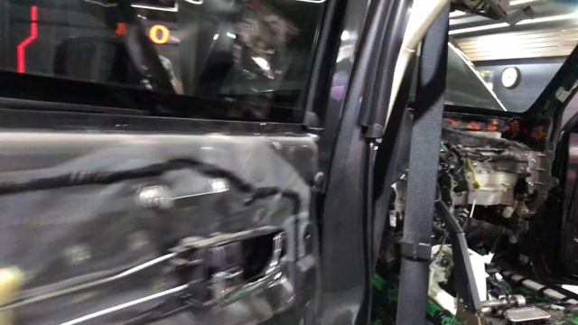 Полноразмерный внедорожник Mitsubishi Pajero 4, смотрим вибро шумоизоляцию и как её можно доработат