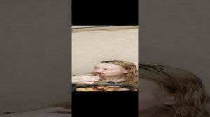 Курица в духовке и маринованные помидоры