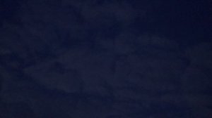 что за мощный фонарик? свет ночном небе в облаках. какая мощность светодиодного фонарика?