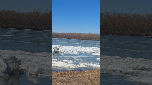 На реке ледоход