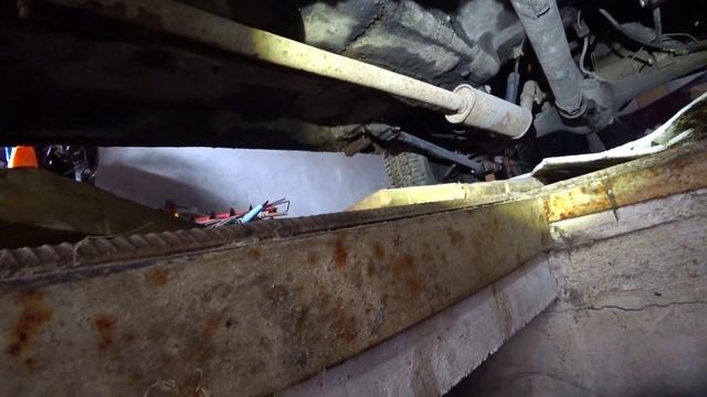 Замена порогов НИВА!!! День первый! Сняли ковролин и были в ШОКЕ!! смотреть онлайн