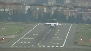 Aterrizajes y despegues en Loiu LEBB viento cruzado, Landings and take offs Crosswind Loiu .wmv