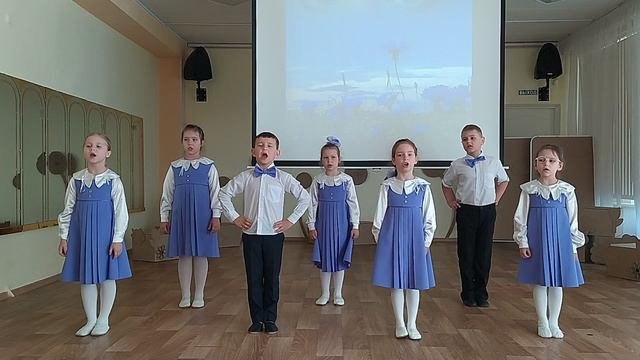 дс72_АнсамбльСказка_Белый,синий,красный