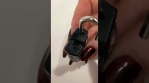 Кодовый навесной замок на чемоданах Samsonite. Как использовать и перекодировать.