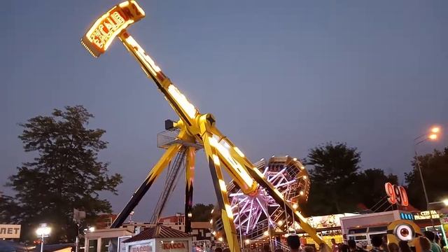 Анапа .Центральный парк. Аттракцион смотреть онлайн