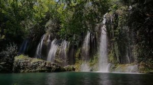 Пение птиц и шум водопада.