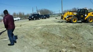 Выравниваем опору ЛЭП-0,4кВ 28.03.15г.