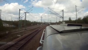 Поезд вид из кабины машиниста поезда поездка экскурсия по Мюнхену Германия с видом из окна