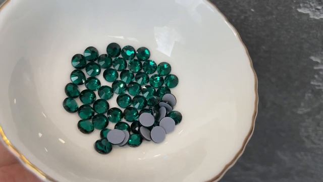 YHB Термо клеевые emerald смотреть онлайн