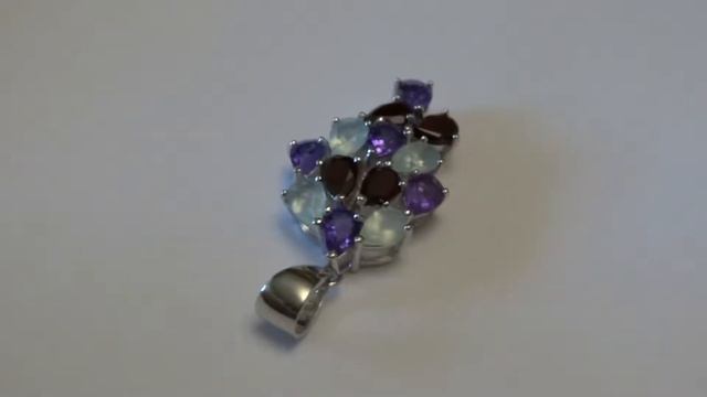 Серебряная подвеска 925 пробы с натуральными камнями: халцедонами, гранатами, аметистами смотреть онлайн