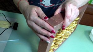 Поделка из конфет. Сладкие счеты.