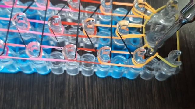 Плетение из резиночек Rainbow loom браслет для начинающих на станке!?? The Nikita looms✅ смотреть онлайн