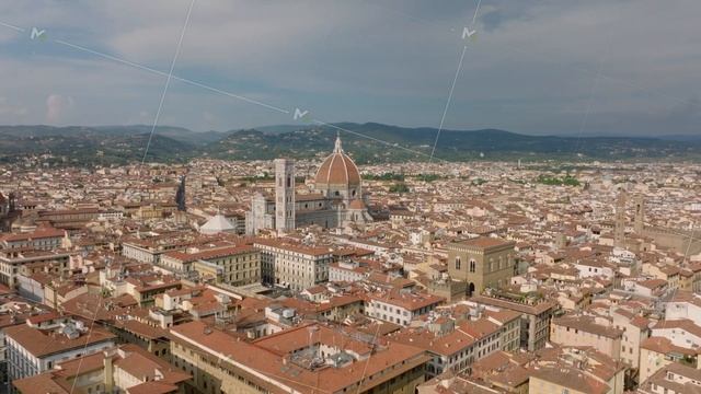 Fly above historic city centre of famous travel destination. Popular Duomo di Firenze and its cupol смотреть онлайн