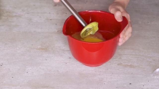 ЧЕРНИЧНО-ЛИМОННЫЙ ТОРТ. Торт с черничным желе и лимонным курдом.